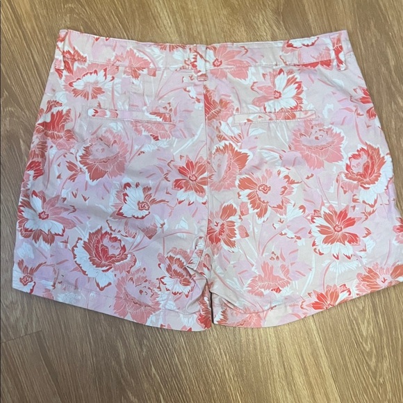 GAP Women's Pink Floral 5 inch inseam shorts. Size 10 - Picture 5 of 5